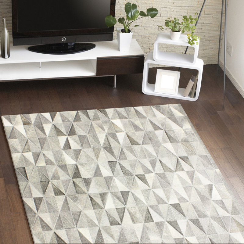 Gray Geometric Handmade Cotton and Cowhide Rug, 8' x 10'