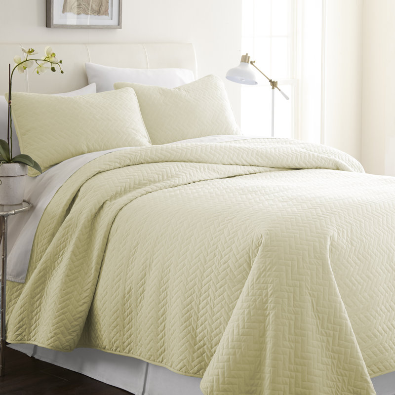 King White Quilted Microfiber Coverlet Set