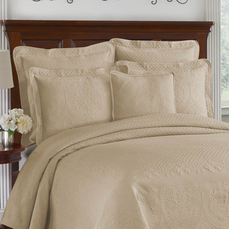 Birchfield 100% Cotton Reversible Matelasse Queen Coverlet