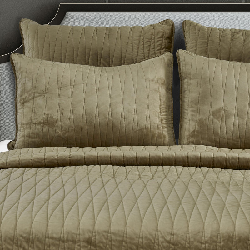 Sophisticated Burgundy Velvet Twin Quilt Set, Reversible Design