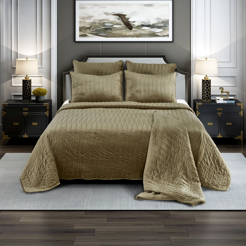 Sophisticated Burgundy Velvet Twin Quilt Set, Reversible Design