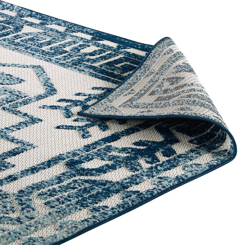 Nyssa Southwestern Aztec 5' x 8' Multicolor Indoor/Outdoor Area Rug