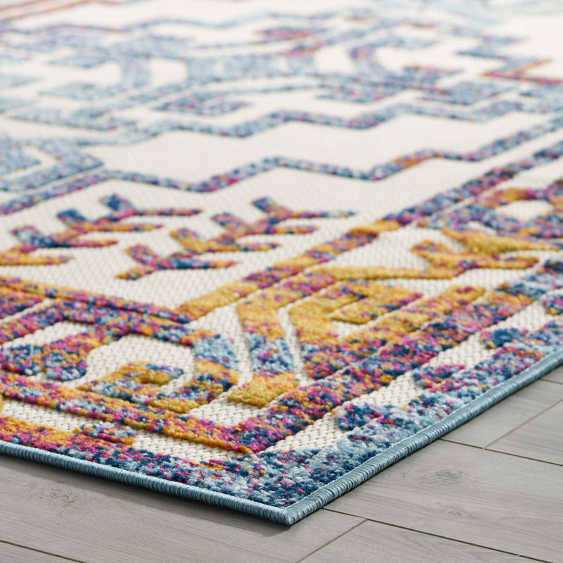 Nyssa Southwestern Aztec 5' x 8' Multicolor Indoor/Outdoor Area Rug