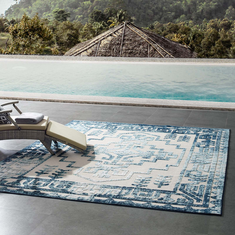 Nyssa Southwestern Aztec 5' x 8' Multicolor Indoor/Outdoor Area Rug