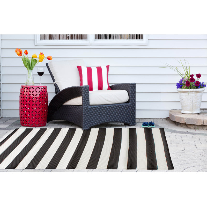 Reversible Black Stripe Easy-Care Synthetic Rug, 3' x 6'