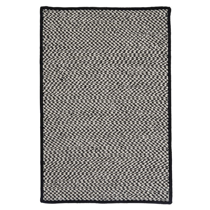Black and White Houndstooth Reversible Synthetic Rug, 2' x 4'