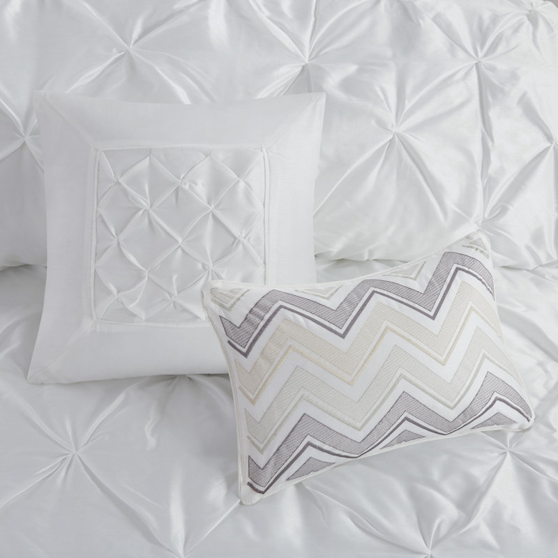 White Full 7-Piece Tufted Comforter Set with Shams
