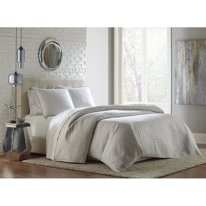 Contemporary Brilliance King Cotton Coverlet Set in White