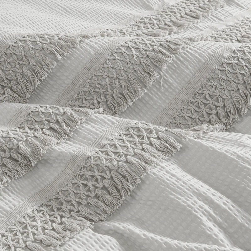 Amaya Ivory Full/Queen Cotton Seersucker Duvet Set with Tassel Trims