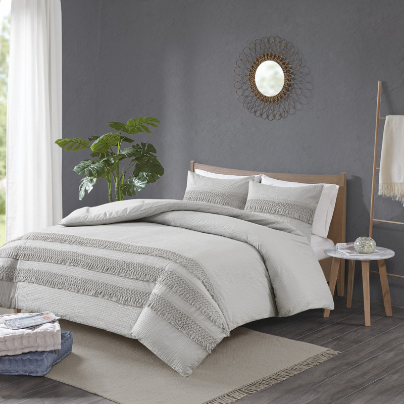 Amaya Ivory Full/Queen Cotton Seersucker Duvet Set with Tassel Trims