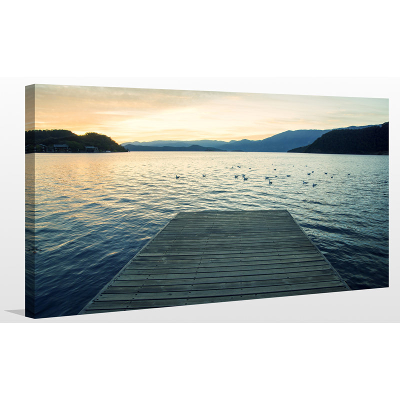 « dock night », reproduction de photo sur toile tendue, H 24 po x l 40 po x P 1 po