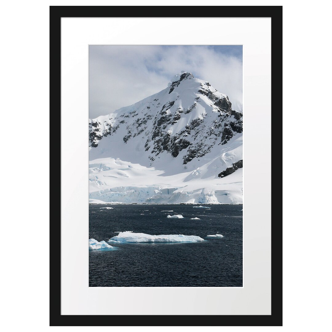 Gerahmtes Poster Schneebedeckte Bergspitze