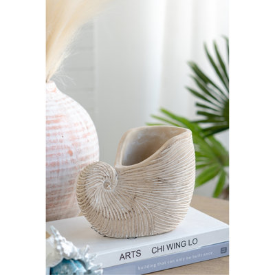 La jardinière en coquillage beige de 8,5 po x 5,5 po x 6,3 po Vytautas apporte une atmosphère rustique au pot à fleurs avec motif, finition texturée, pour la plantation en salle de sport