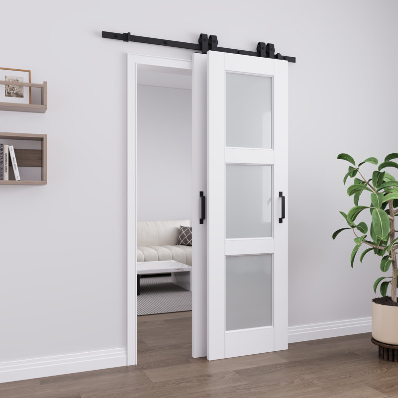 Porte de grange coulissante Bypass pré-assemblée avec panneau de porte en bois manufacturé en bois massif à 3 verres givrés et fini blanc avec trousse de quincaillerie d'installation