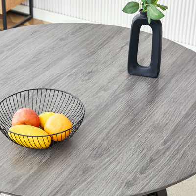Table de salle à manger ronde avec quatre pieds robustes