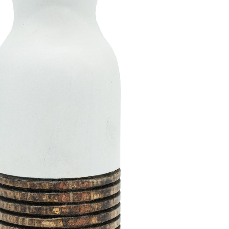  Vase sculpté en bois blanc