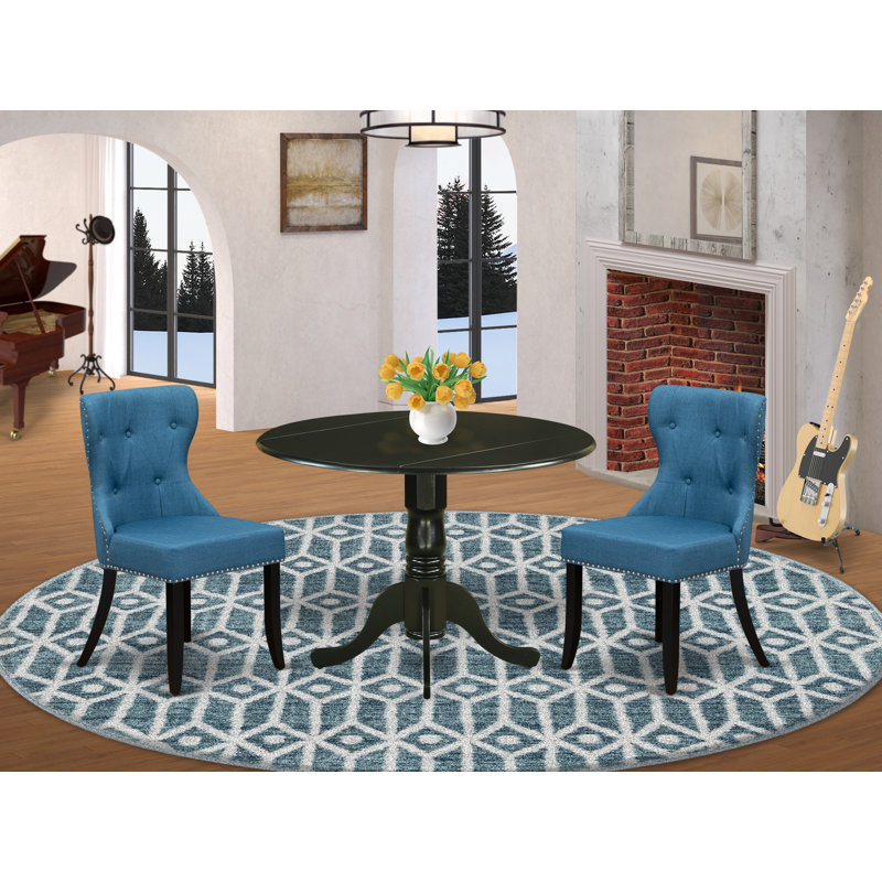 L'ensemble de table de salle à manger 3 pièces pour petits espaces comprend une table de salle à manger ronde avec Dropleaf et 2 chaises Parsons en tissu bleu, 42 po x 42 po, noir