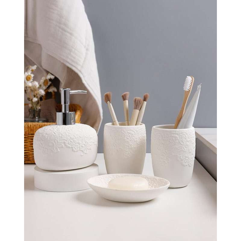 Bathroom accessory set
