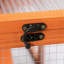 Poulailler orange innovant avec deux points d'entrée, une pente de glissement et des panneaux d'habitat à motifs colorés, une chambre à coucher, une course extérieure pour les petits groupes