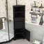 Armoire de rangement triangulaire haute avec 3 tiroirs et tablettes réglables