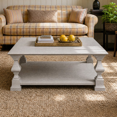 Table basse carrée moderne en pin 41,7 po avec tablette de rangement Aliya