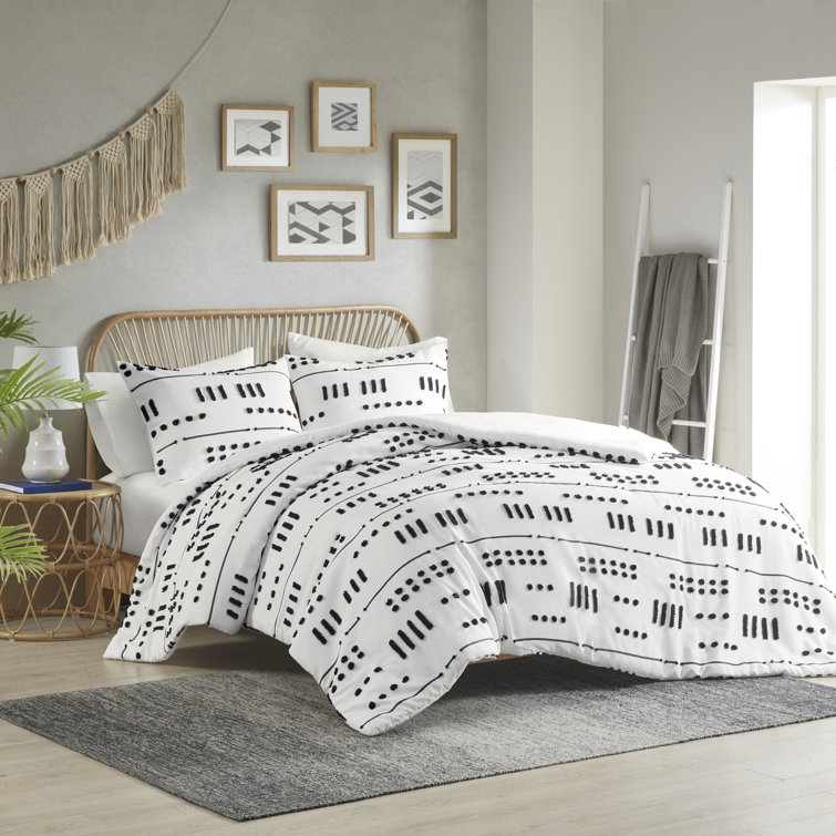 Riku Clip Jacquard Comforter Set - Black/White - Intelligent Design