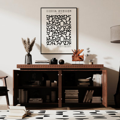 Buffet brun à 4 portes avec tablettes à plusieurs niveaux, portes pliantes et finition texturée pour le couloir du salon, rangement moderne à double usage de 58,3 po de largeur, esthétique contemporaine
