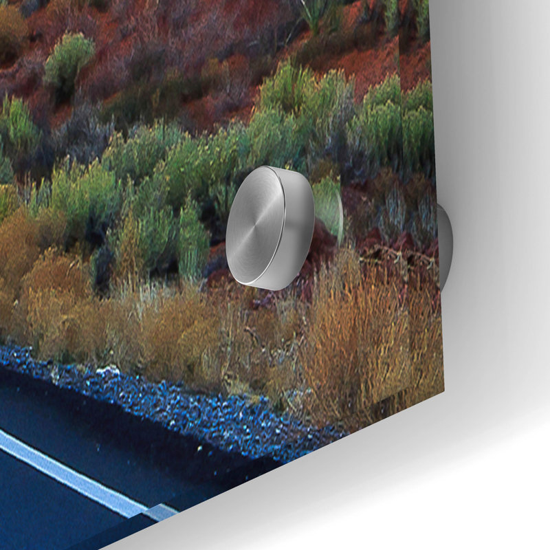 «Mile 13» par Shawn / Corinne Severn, art mural en verre acrylique, H 24 po x l 36 po x P 0,2 po