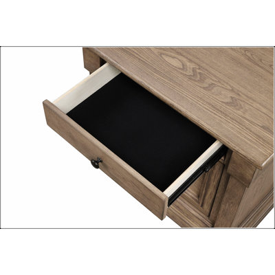 Table de chevet à tiroir en queue d'aronde française et anglaise avec poignée en métal, plateau doublé de feutre et finition grise patinée pour les chambres transitionnelles