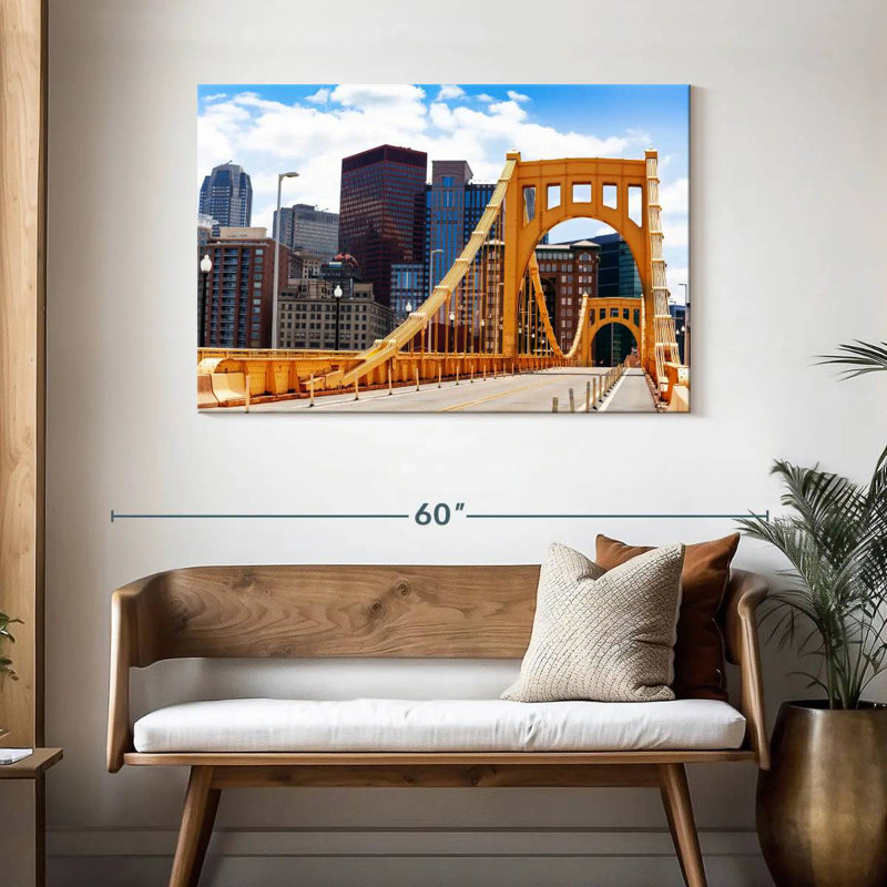 Lilie jaune Roberto Clemente Bridge, H 30 po x l 45 po