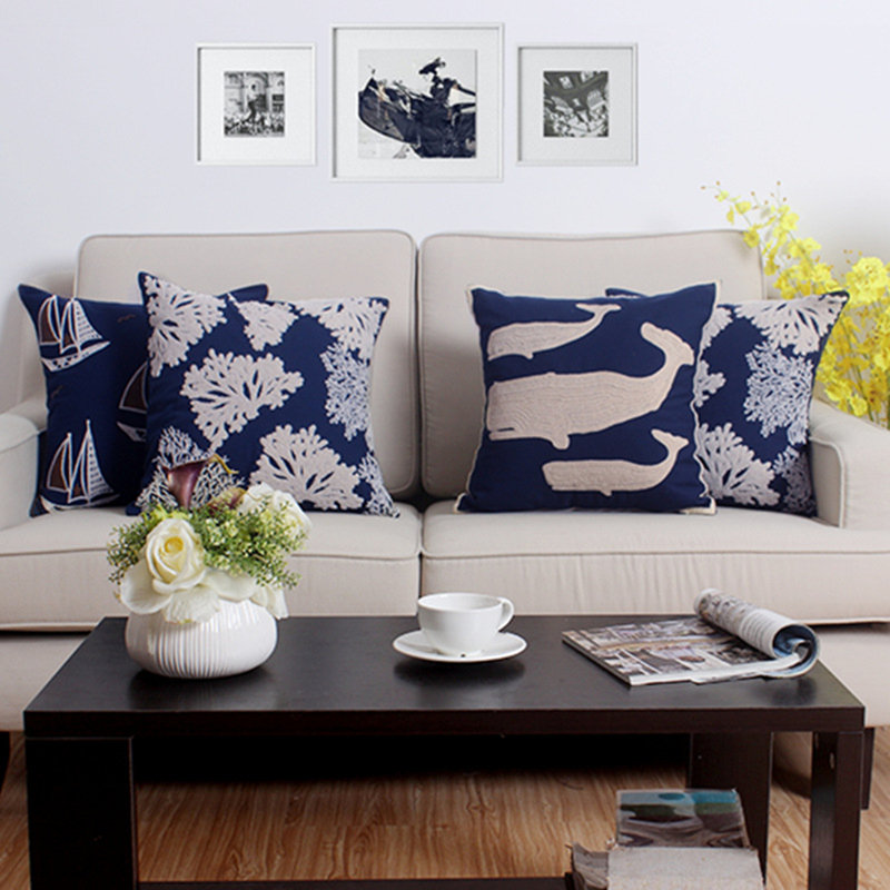 Housse de coussin en coton brodé Harmon