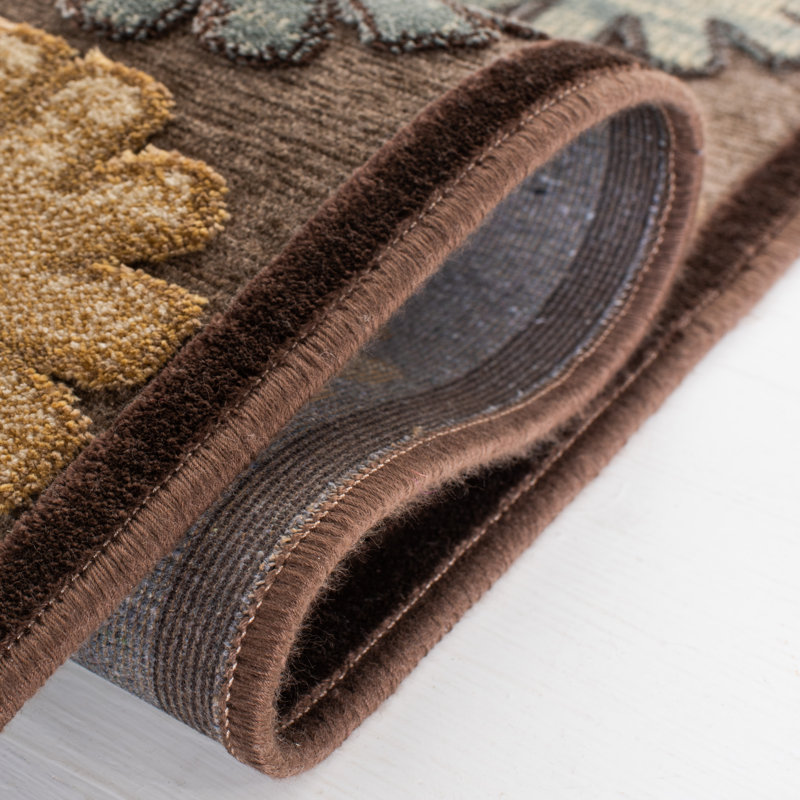 Tapis brun foncé
