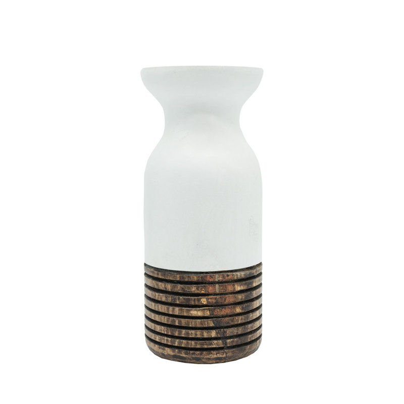  Vase sculpté en bois blanc