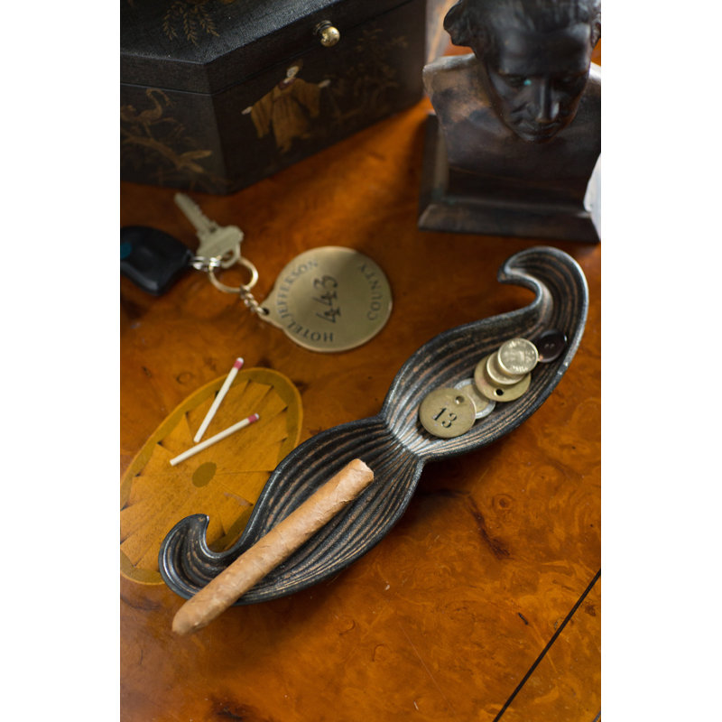Plat de trinket mustache en fonte moulé