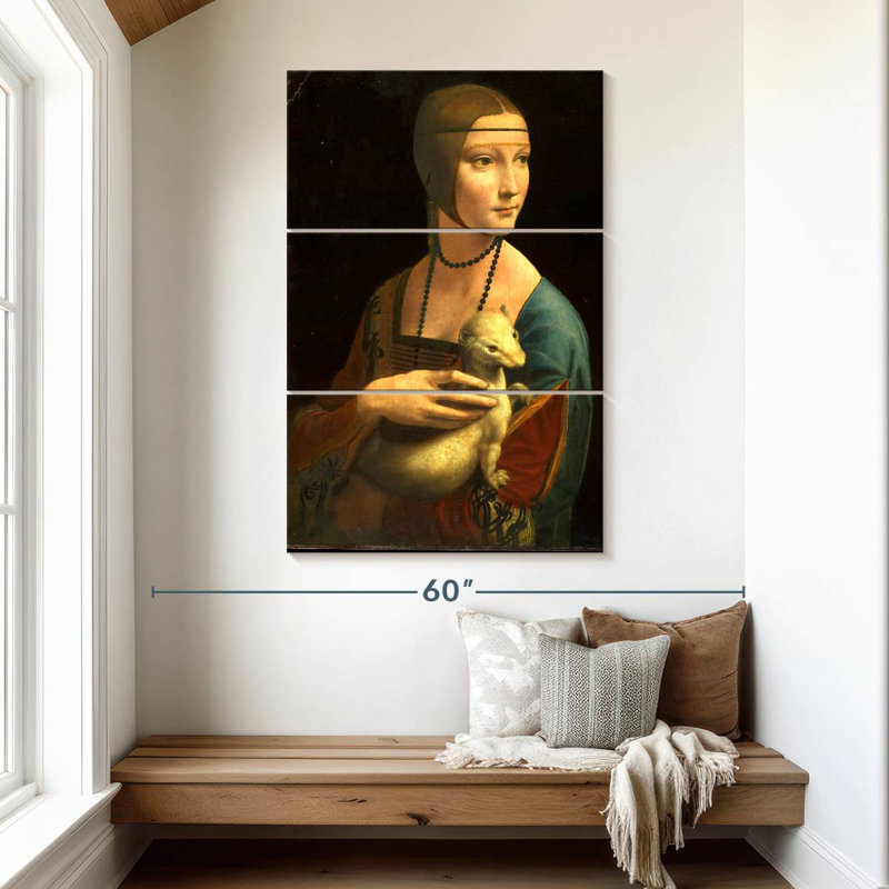 Leisha avec un portrait d'hermine, H 50 po x l 32 po