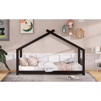 Lit simple en bois