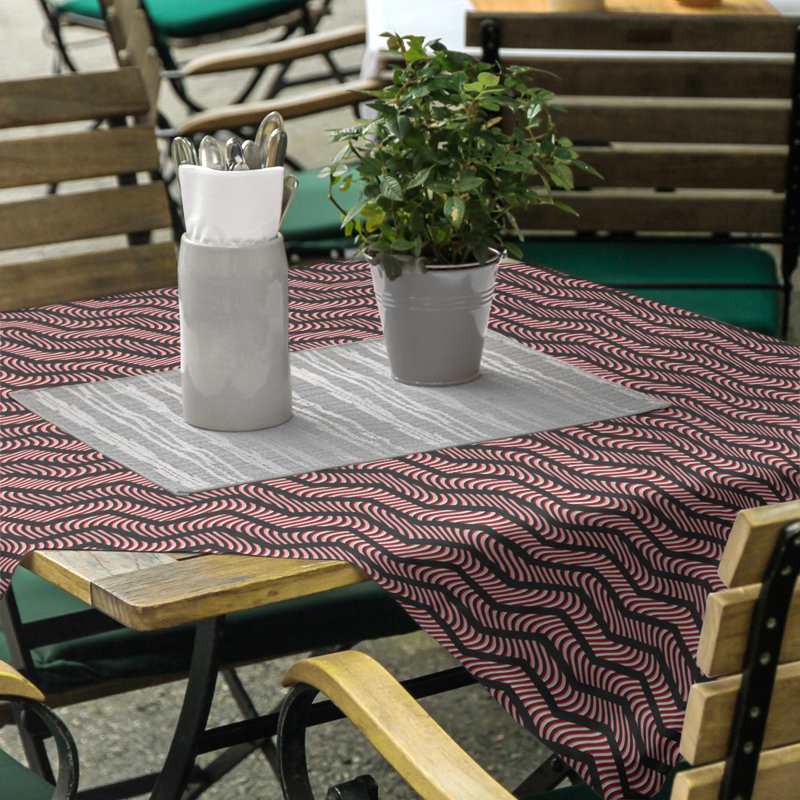 Nappe à chevrons ondulés Stephenie, Noir / Rouge