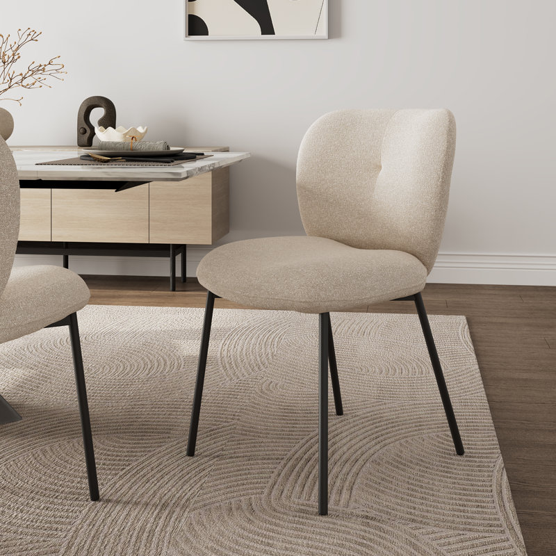 Chaise rembourrée blanc cassé