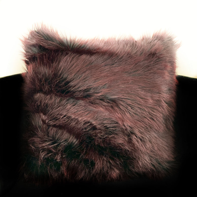 Coussin décoratif à imprimé animalier en fausse fourrure Fancy Plush, 20 po x 20 po