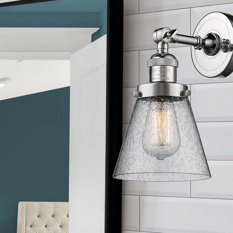 Applique murale 1 lumière Cone, Ampoule à DEL rétro de 6 watts, Grainé, Chrome poli