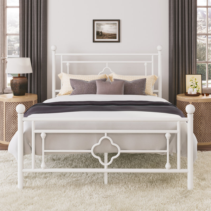 Base de lit plateforme en métal Ajayceon avec tête et pied de lit de style rétro, Double, Blanc