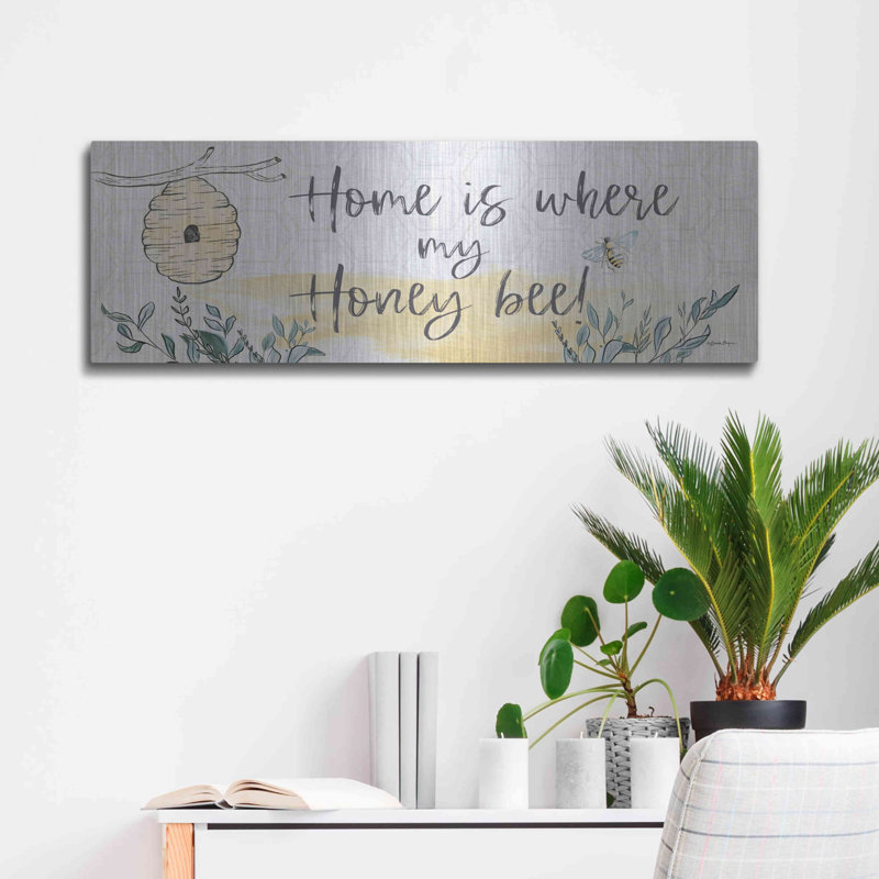 «Home Is Where My Honey Bee» par Susie Boyer, H 12 po x l 36 po