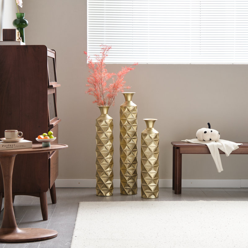 Grand vase de plancher en métal Medhansh