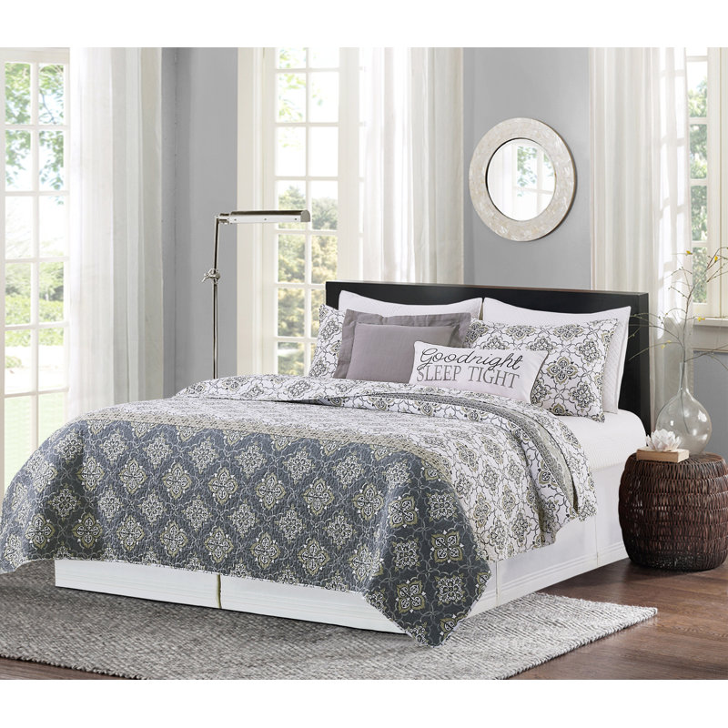 Booker Medallion Quilt Set, King Quilt + 2 Shams
