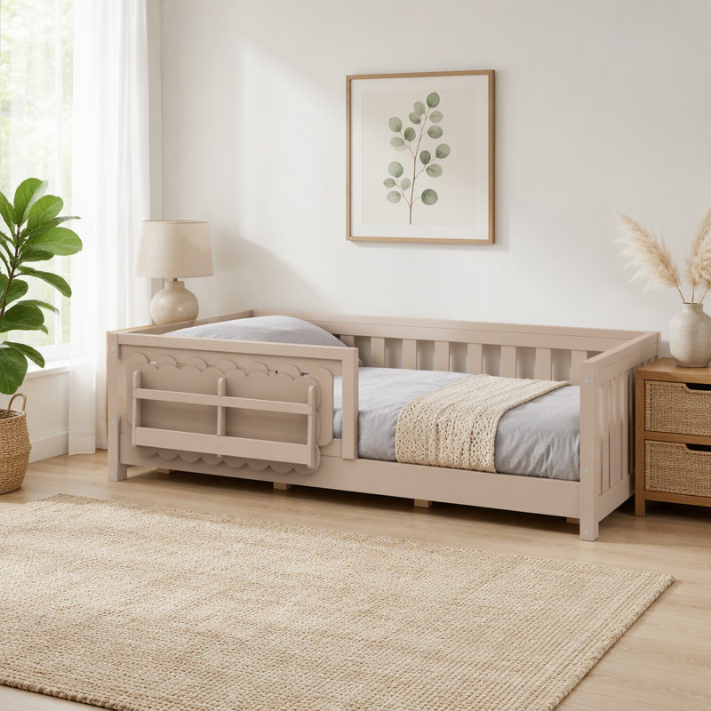 Lit plateforme en bois pleine grandeur avec garde-corps et tablettes de rangement, naturel, Naturel