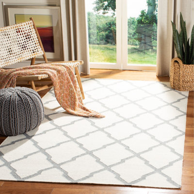 Tapis géométrique en laine / viscose / coton tissé à la main Rodgers en ivoire / gris