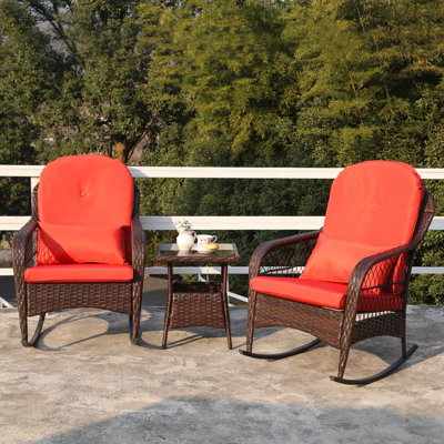 Ensemble de chaises berçantes d'extérieur en osier et table basse Bessemer