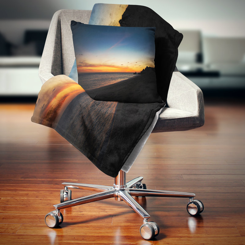 Coucher de soleil sur la plage à Cabo St.Lucas - Coussin à imprimé paysage, 18 po x 18 po, Coussin décoratif