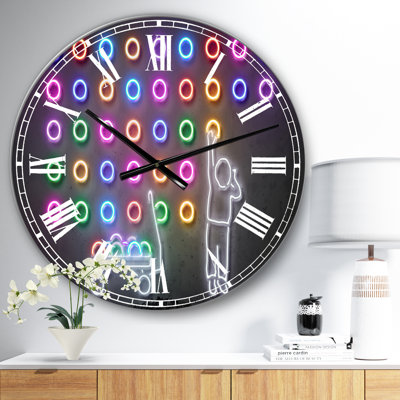 Garçon collectionnant des cercles au néon - Horloge murale moderne surdimensionnée