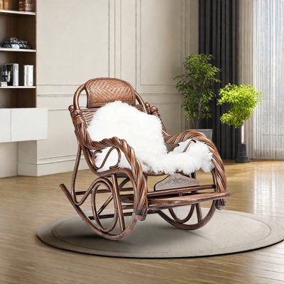 Chaise berçante fabriquée à la main en rotin avec accoudoirs en spirale
